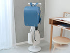 smartブランドのスチール製ランドセルスタンド。高さ100cm、幅28cm、奥行28cmで複数のハンガー付き。約10kgの荷重に耐え、簡単に組み立て可能。