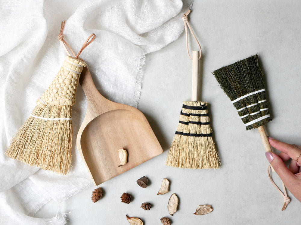 Horn Please製アカシア木ダストパン