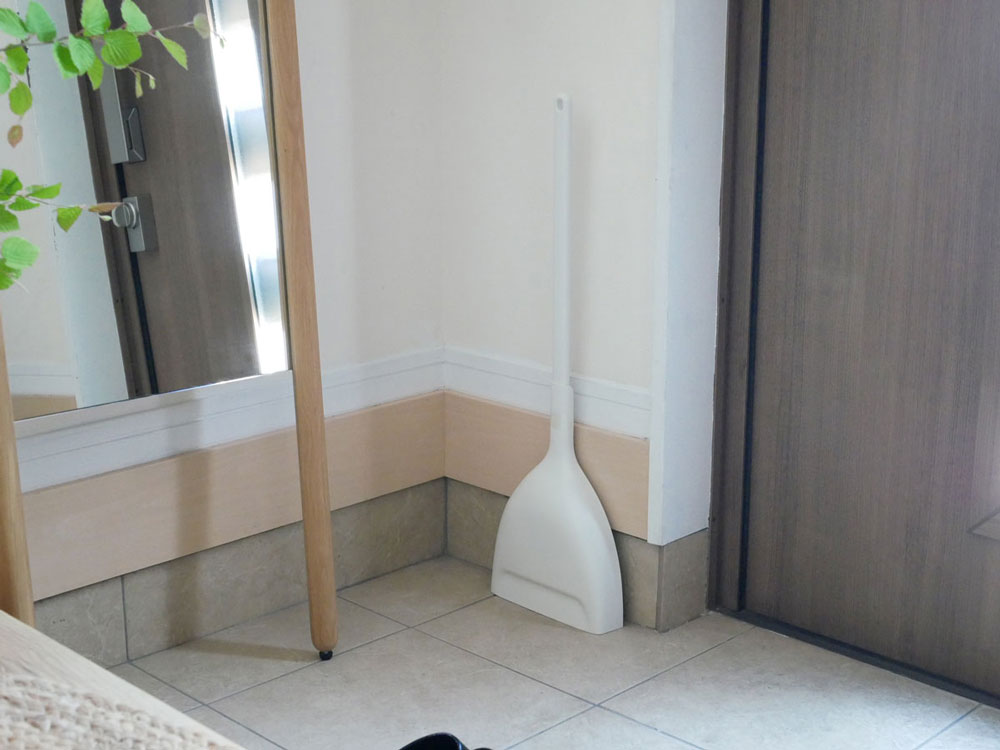 マーナ製ポリプロピレンのホウキとちりとりセット