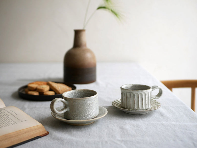 兵山窯の手作り陶器コーヒー碗と丸皿のセット