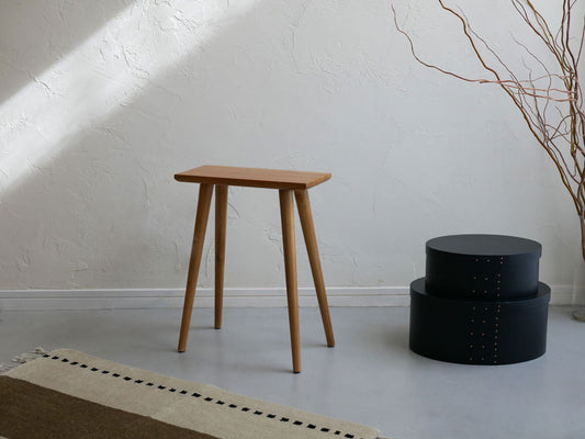 Comore Sunのチーク材使用シンプルなスツール