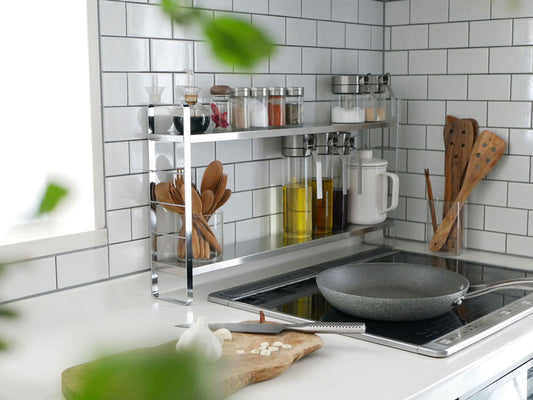 bws SELECTIONの伸縮スリムラック、スチールフレームとステンレス棚付き