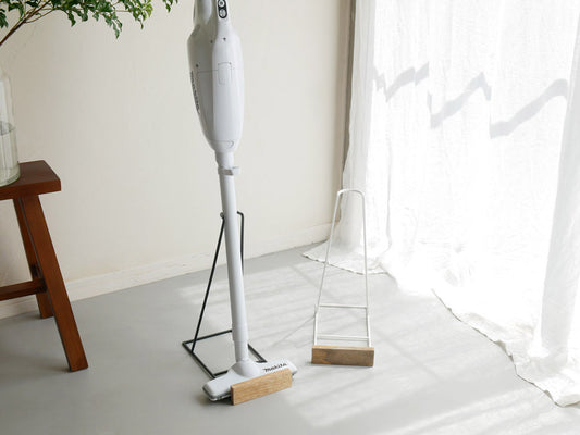 ポッシュリビングのマンゴーウッド製クリーナースタンド