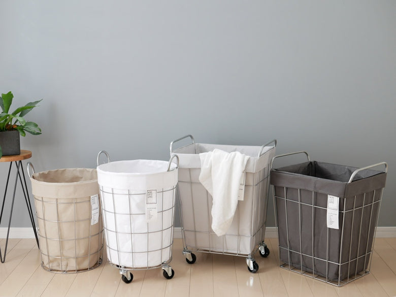 BRIDブランドのグレー色ラウンド型ランドリーストレージバスケット、持ち手付き