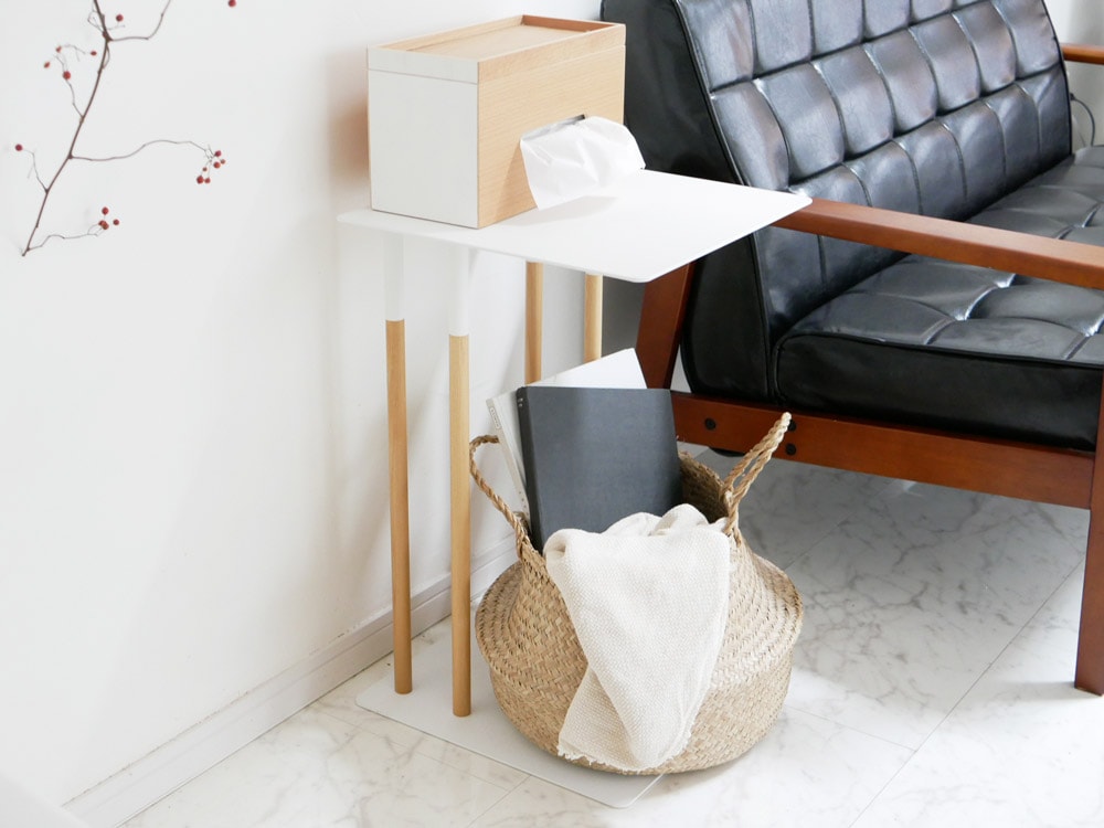 山崎プレーン差し込みサイドテーブルに置かれた観葉植物