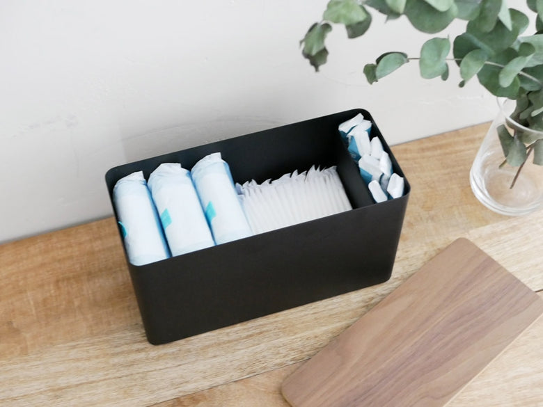 Yamazaki製RINサニタリー収納ケース。スチールと木製蓋