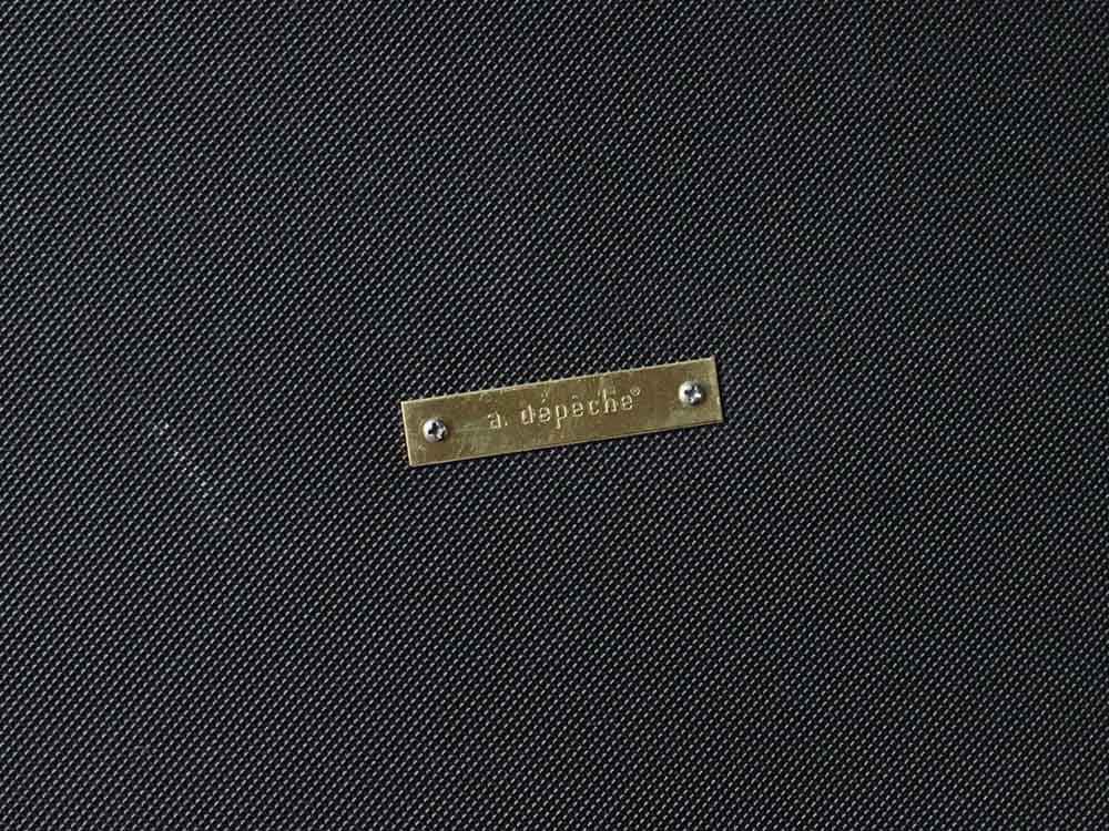 シルバーとレザー、メッシュ素材のオットマン