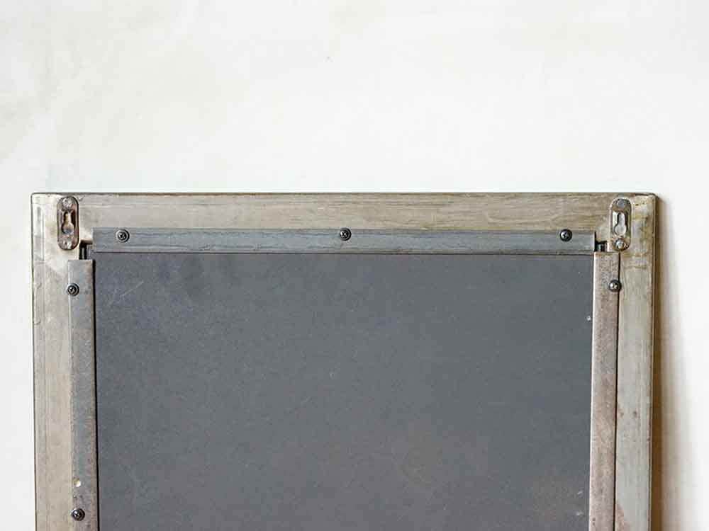 スチール木目仕上げのアデペシュミラー