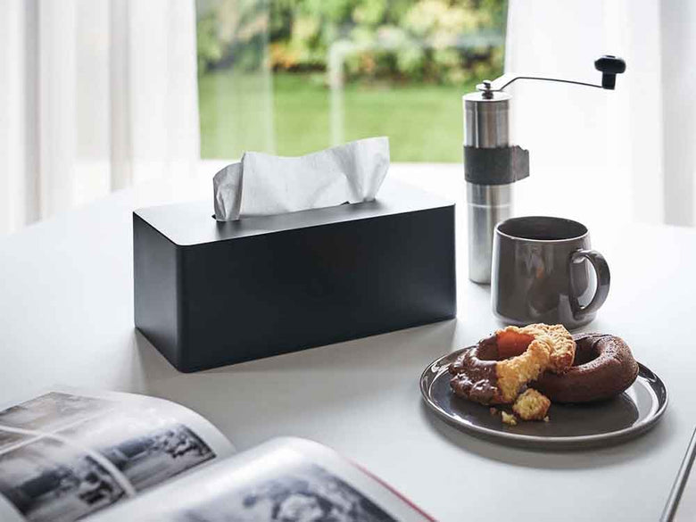 YAMAZAKI/towerの銀色マグネットティッシュケース