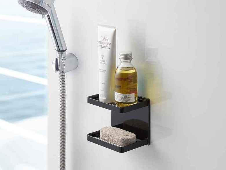 浴室に設置されたタワー2段マグネットソープトレー