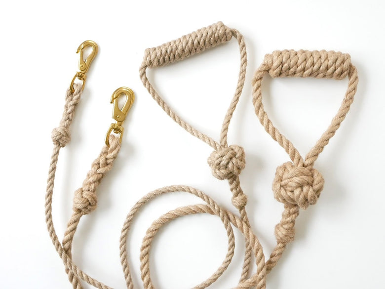 TOOLS FOR THE DOGの日本製ドッグリード。ロープとチェーンが組み合わさった手染めデザインで、結び目が特徴的です。