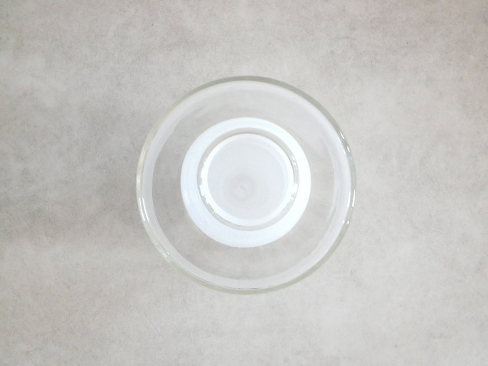 POSH LIVING製ガラスとシルバーのフロートベース、テーブル用のサーブウェア