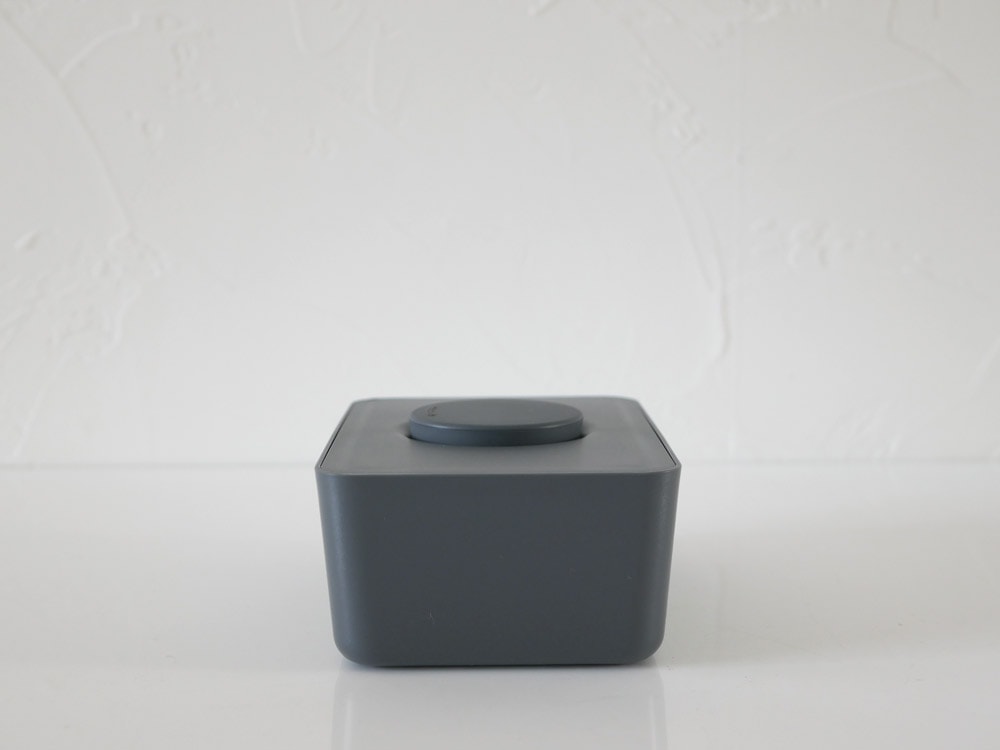 サラサデザインのウェットティッシュホルダー、シリコン蓋付きプラスチック製