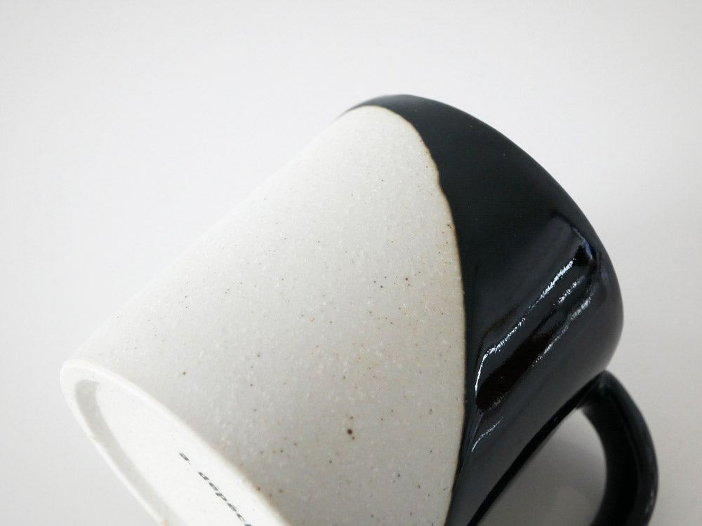アデペシュ製の美濃焼陶器マグカップ