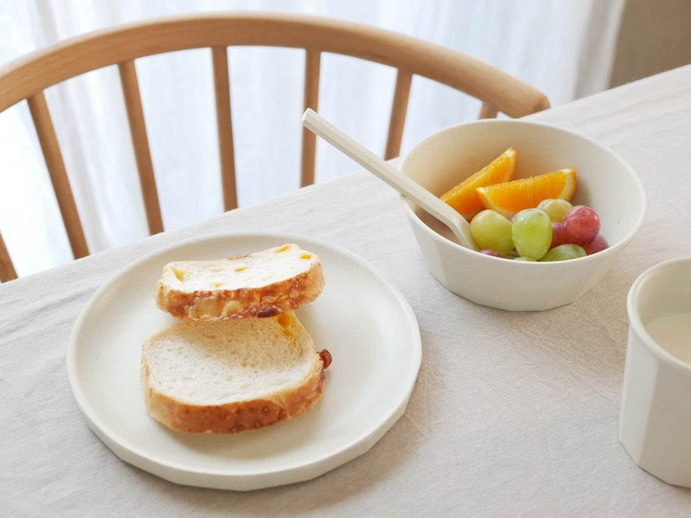 KINTOのALFRESコプレートに盛られたフルーツ