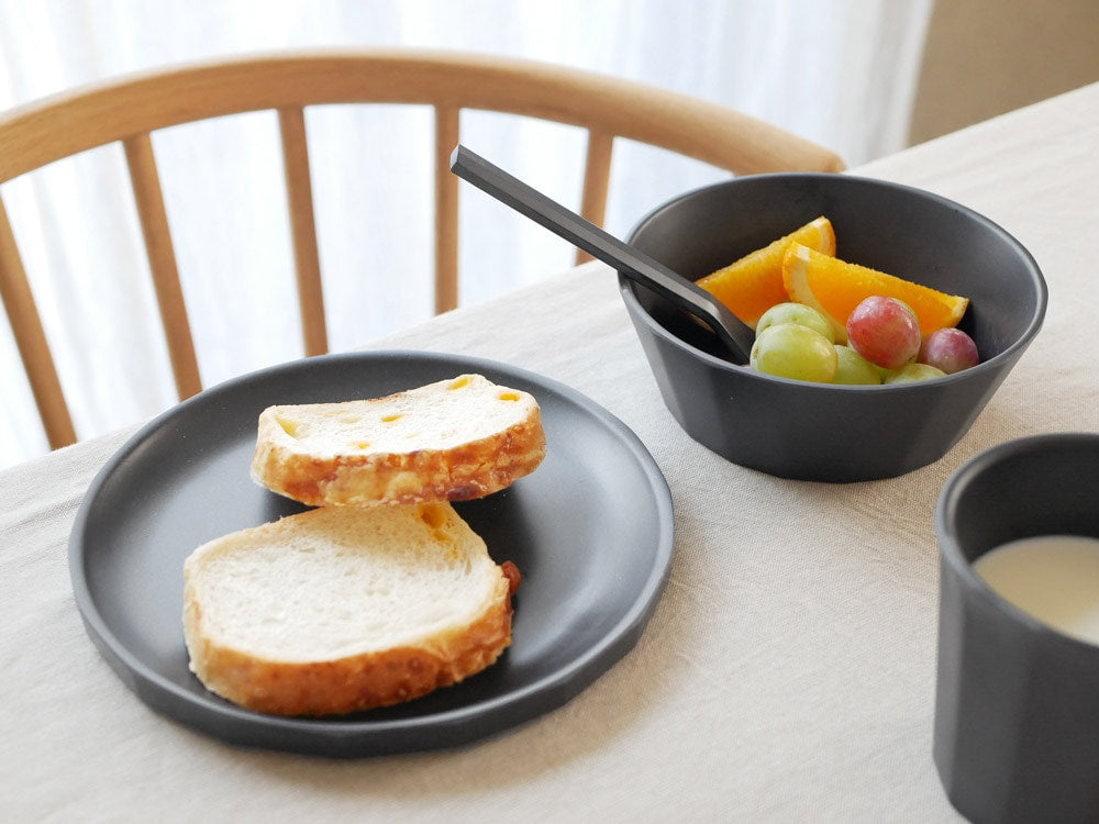 キントーのALFRESCOプレートに盛られた料理