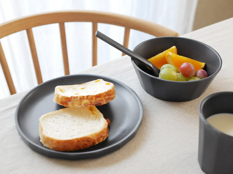 キントーのALFRESCOプレートに盛られた料理