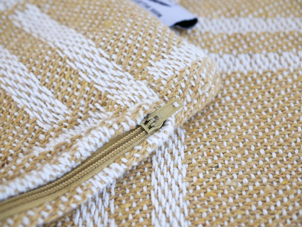 ポッシュリビングMUKTクッションカバーのウール織り模様