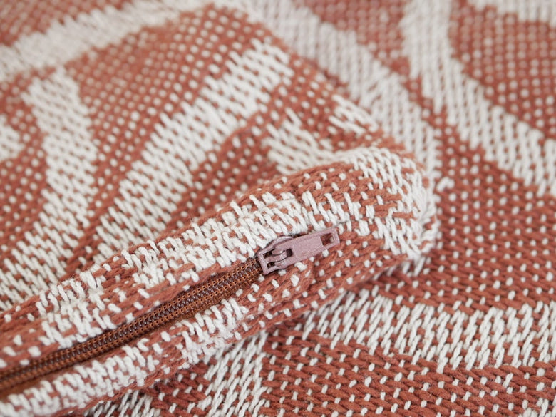 ポッシュリビング MUKT クッションカバー、ブラウンとピンクの模様