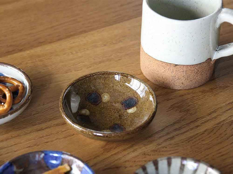 adepecheのOTOHA豆皿、手作り陶器の小さな円形皿
