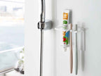 バスルームに設置されたマグネット式トゥースブラシホルダー