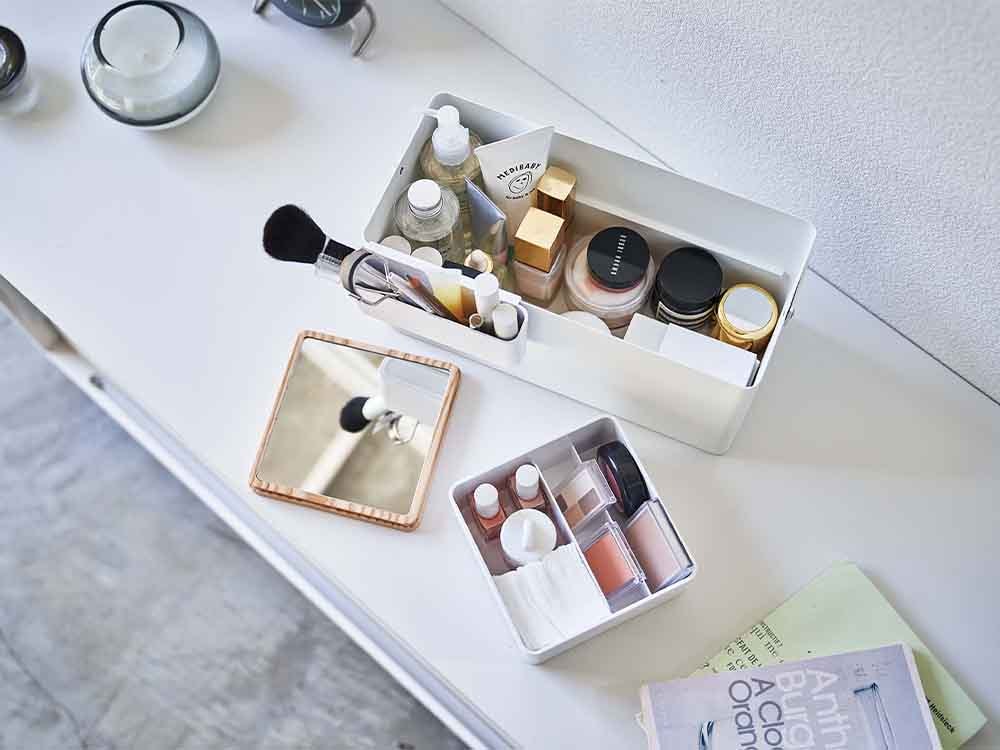 YAMAZAKIタワーの銀色メイクボックス