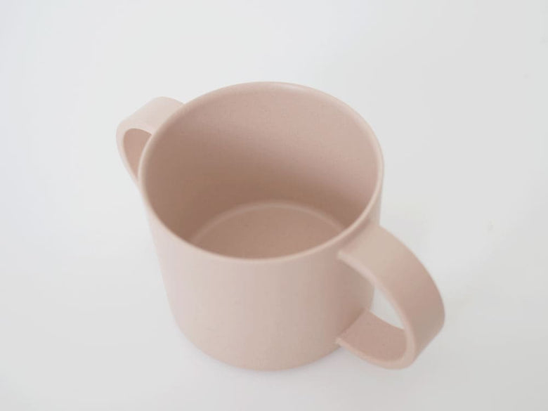 タック ビオ キッズディッシュの白いマグカップ