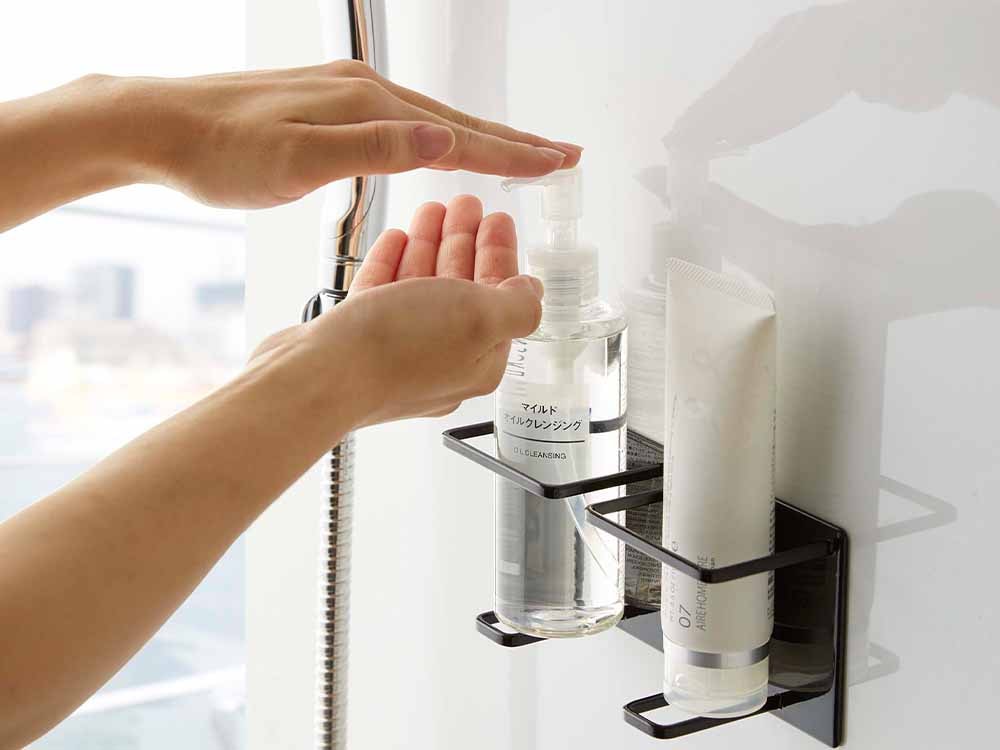 マグネット付きバスルームボトルホルダー設置例