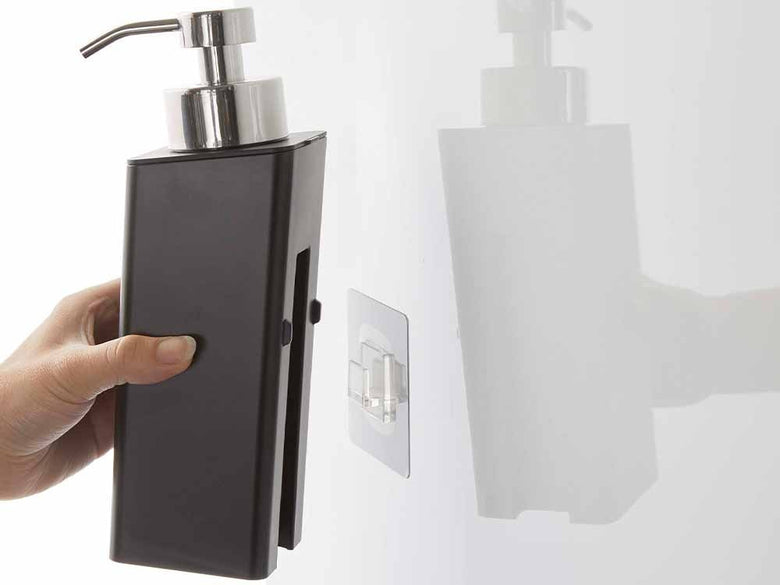 タワーブランドのフィルムフック付きソープディスペンサー