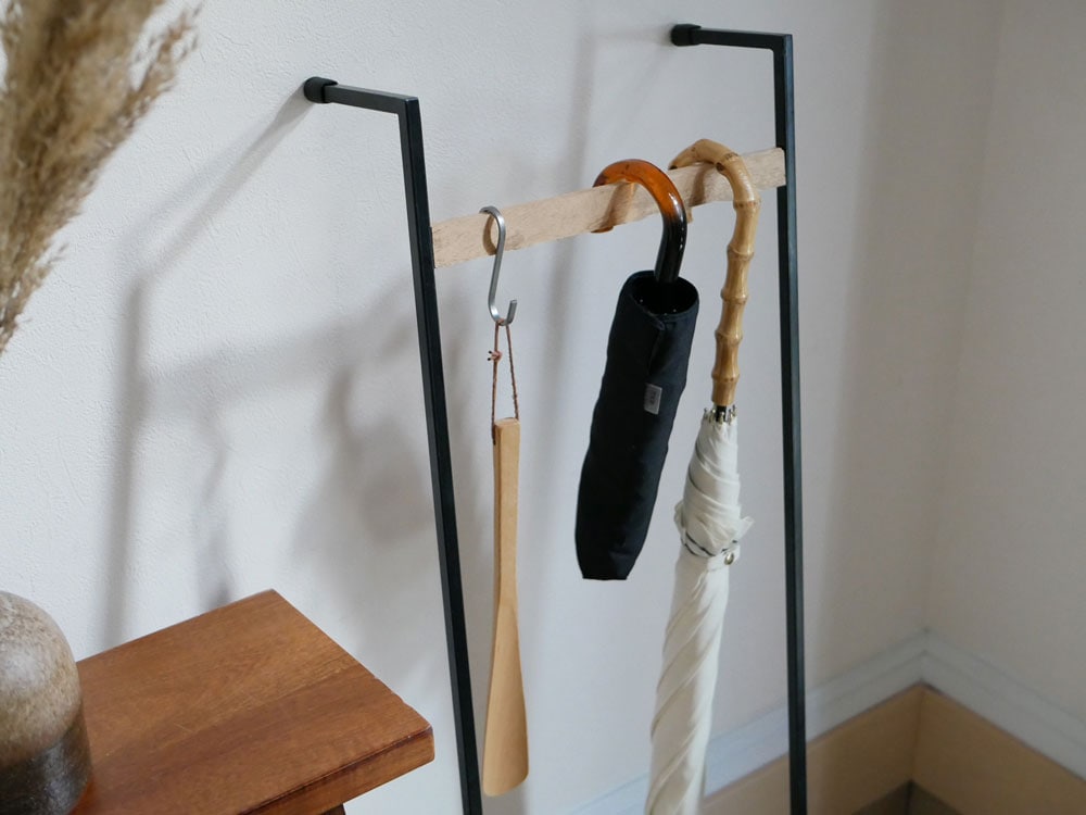 POSH LIVINGのマンゴーウッドとアイアン製ウォールハンガー