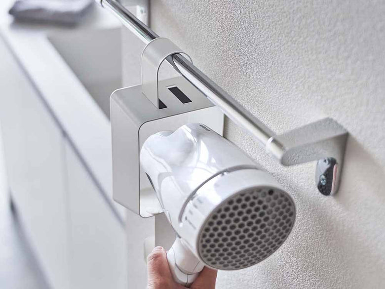 Yamazakiタワーのスチール製引っ掛けドライヤーホルダー