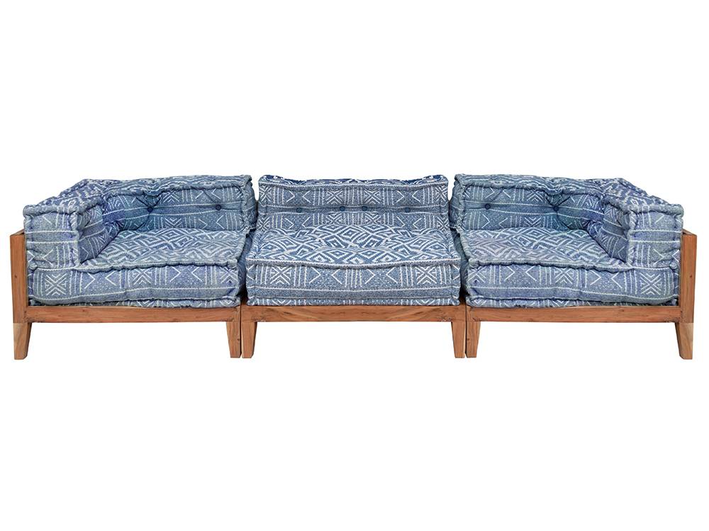 青色のブロックマルチソファとカラフルなクッション