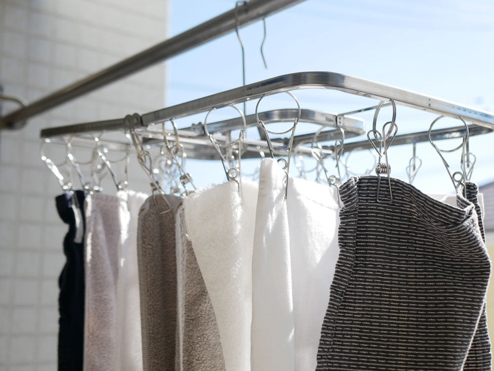 下村企販の銀色ステンレス製24ピンチハンガー