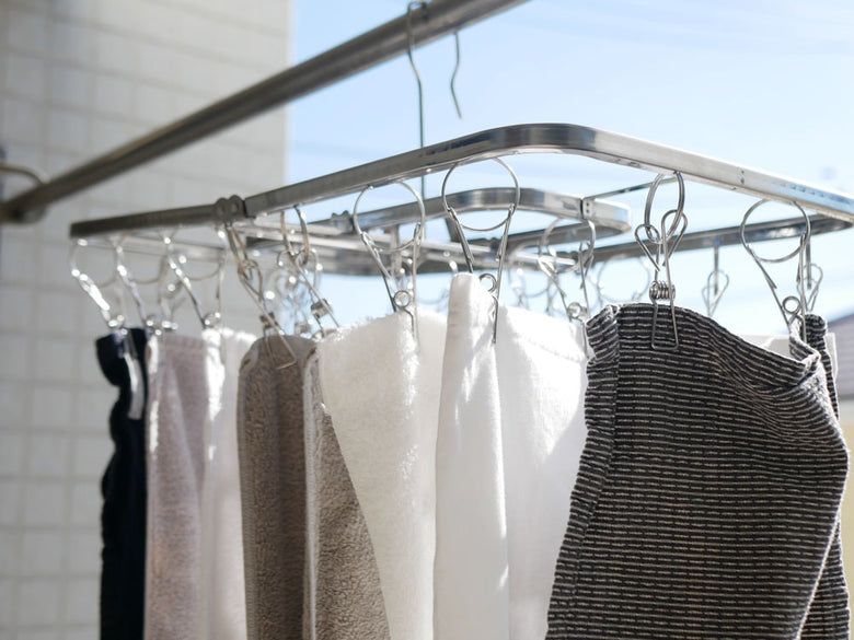 下村企販の銀色ステンレス製24ピンチハンガー