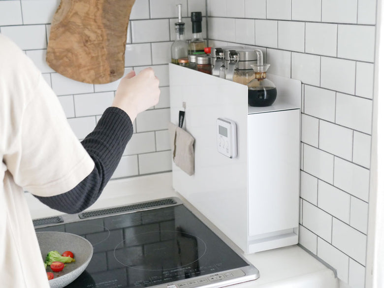 スチール製の隠せる調味料ラック