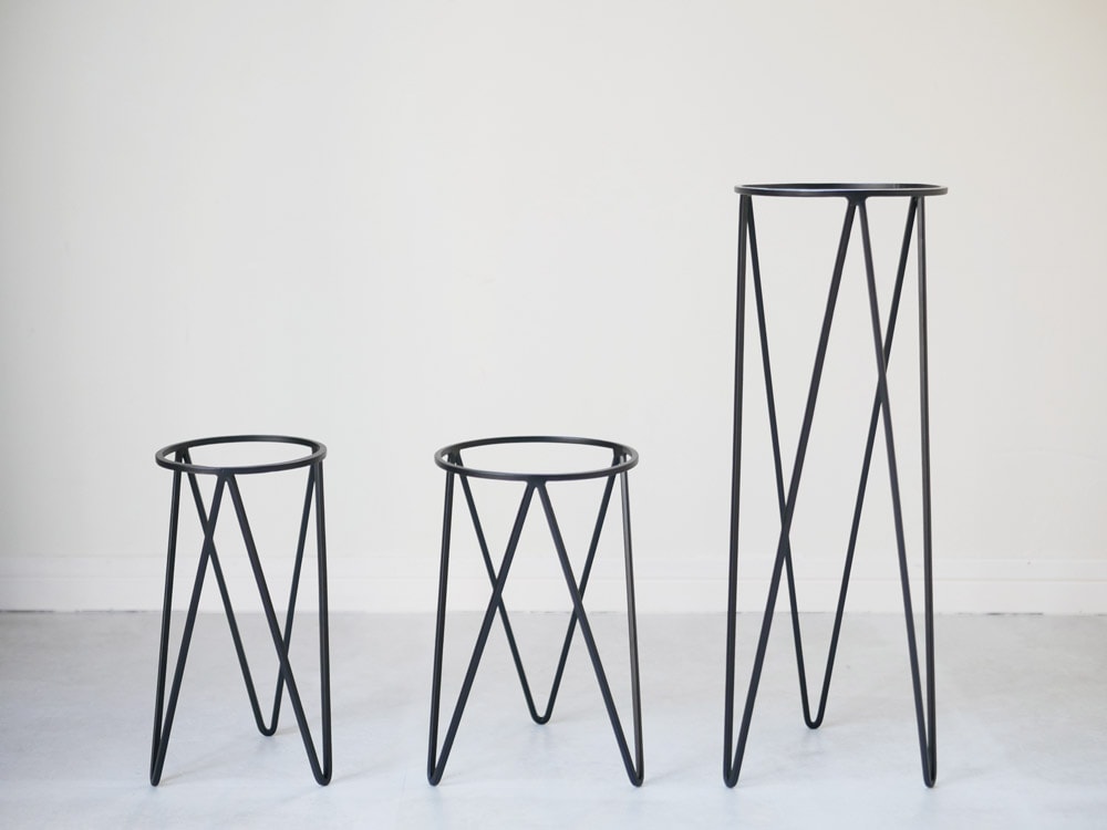 ポッシュリビングの円形アイアンポットスタンド