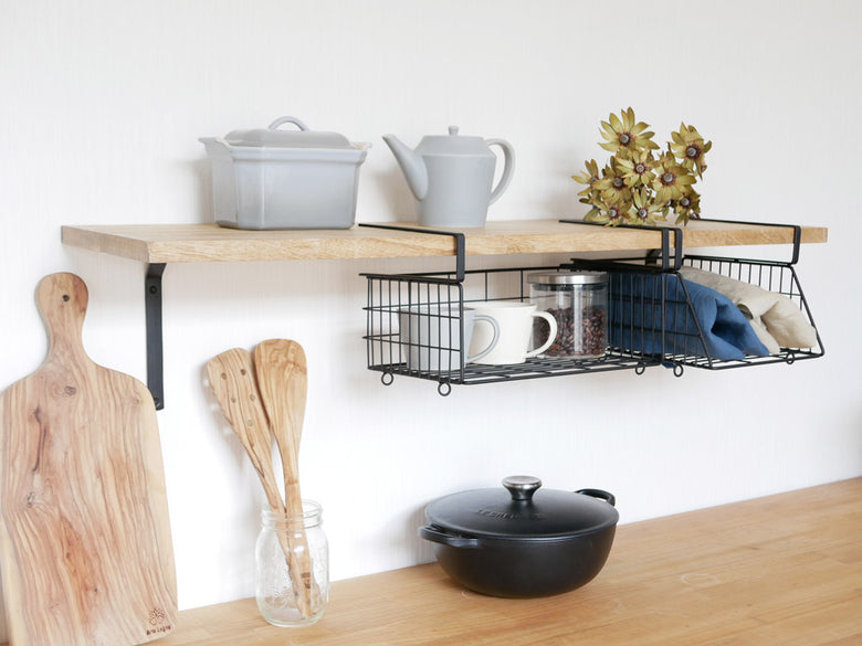 POSH LIVINGの黒色アイアン製ハンギングバスケット