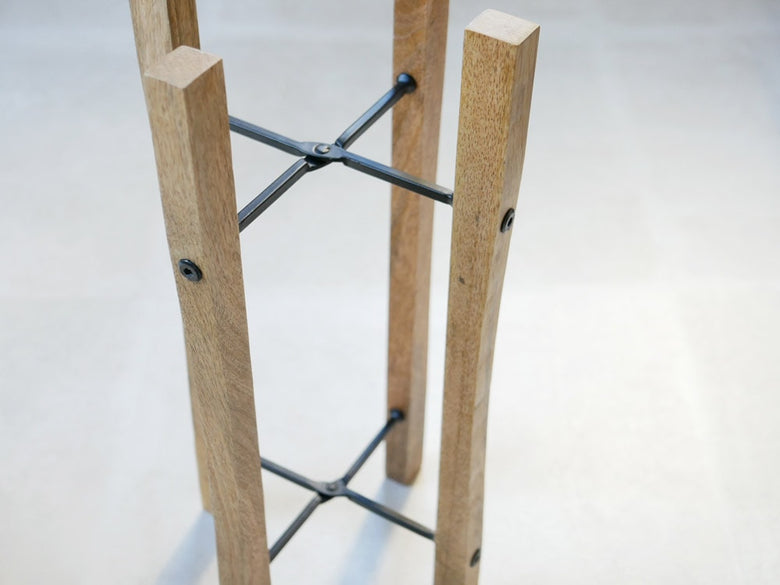 マンゴーウッドとアイアンの折りたたみポットスタンド