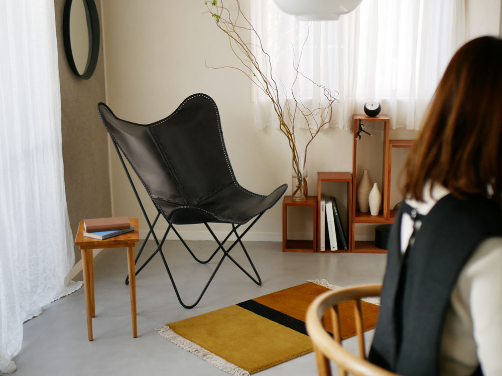 WRAPSブランドのアイアンと牛革のバタフライチェア