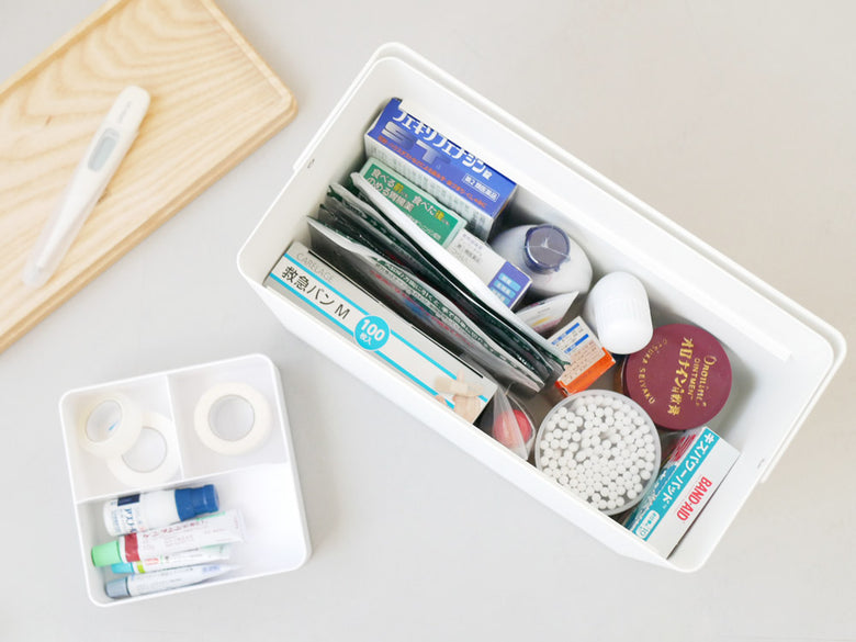 ブランドタワー製スチールと木製の救急箱