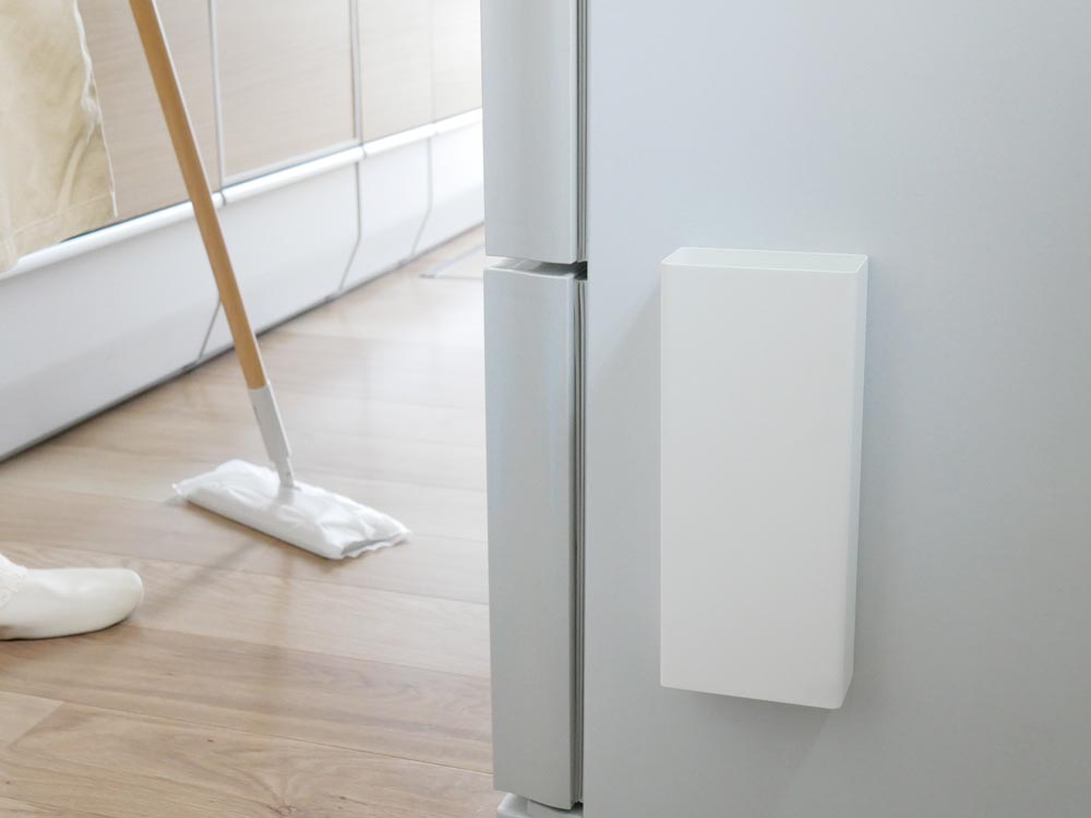 towerブランドのマグネットフローリングワイパースタンド