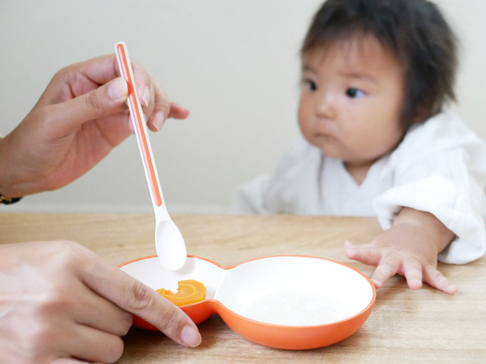 タックのキッズディッシュフォーベビープレートとスプーン