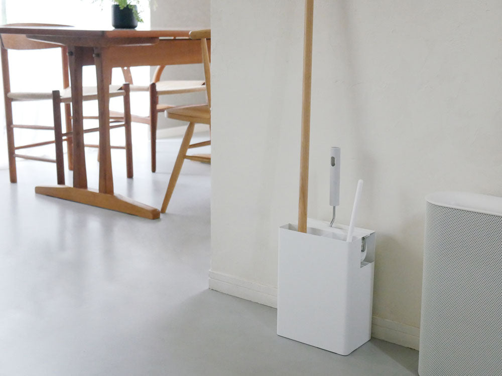 タワー型のスチール製クリーナーツールオーガナイザー