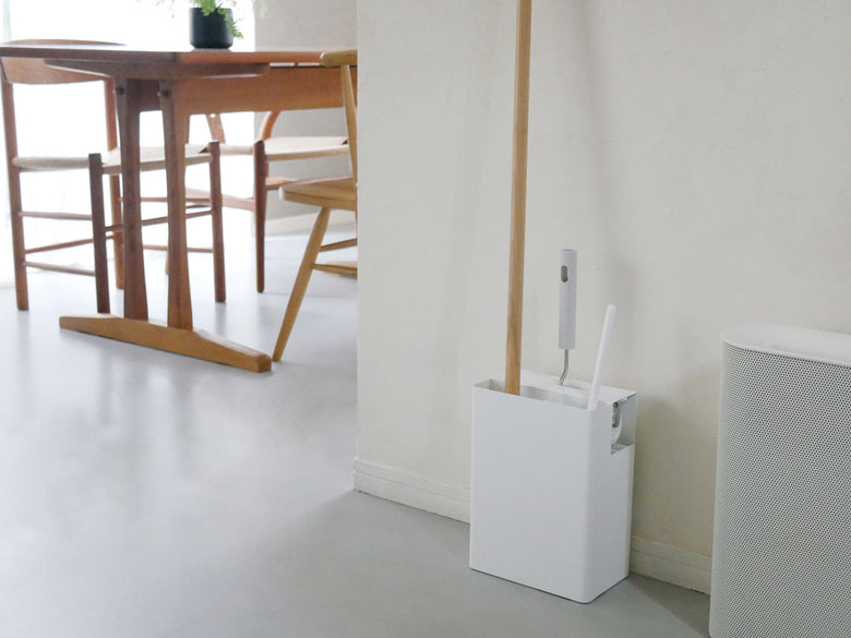 タワー型のスチール製クリーナーツールオーガナイザー