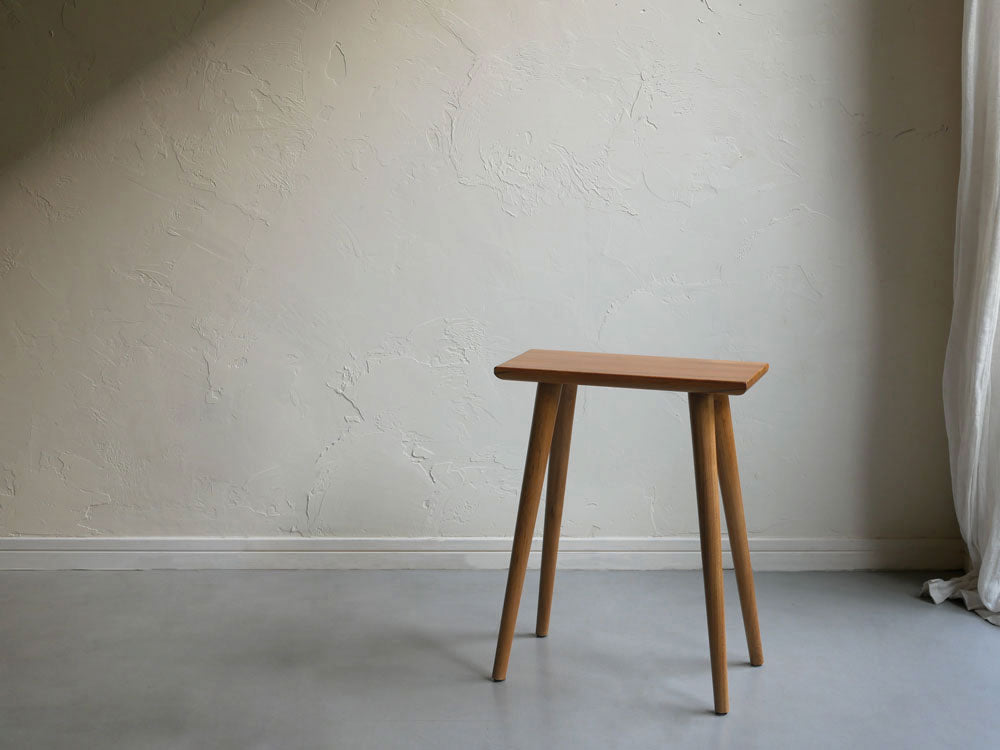 Comore Sunの木製チークスツール