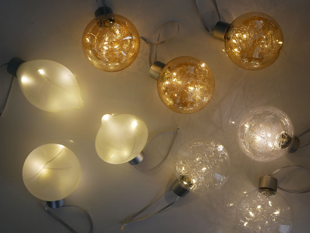 Horn Please MADEのガラスフロストLEDライトオーナメント3個。柔らかな光を放つ繊細なデザイン。