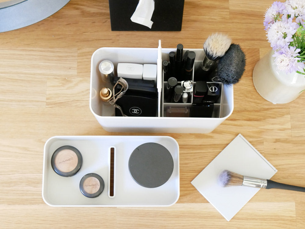 like-itの持ち運び可能なメイクボックス