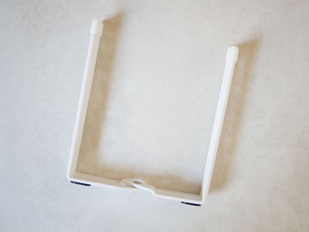 YAMAZAKI製タワーポリ袋エコホルダー。スチール製ボディとシリコンキャップを備えたオフィス用プラスチック整理用品