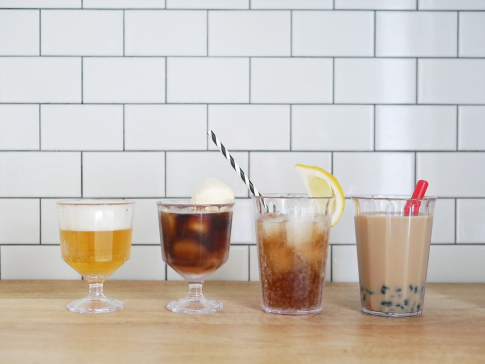 KINTO ALFRESCOワイングラスにカクテルと氷が入っています