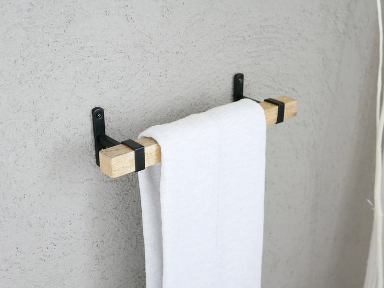 POSH LIVINGの壁掛けルームバーと紙タオルホルダー
